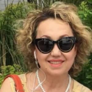 Meet your Posher, Lora